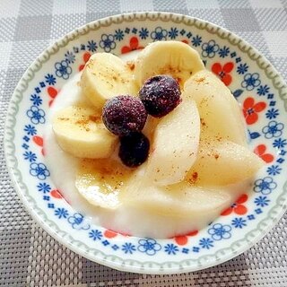 バナナと梨ブルーベリーのヨーグルト